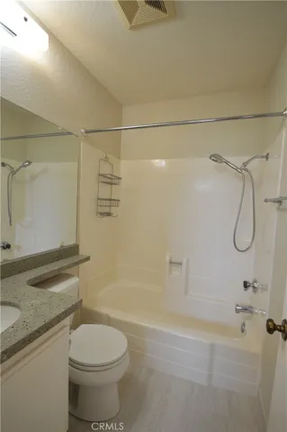 Hall Bathroom with tub