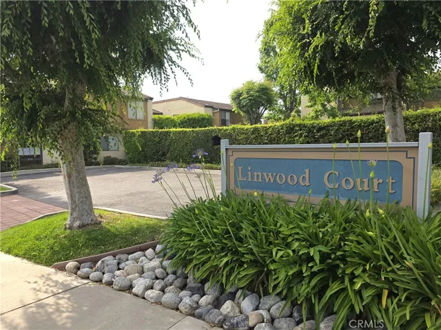 Linwood Court Townhomes