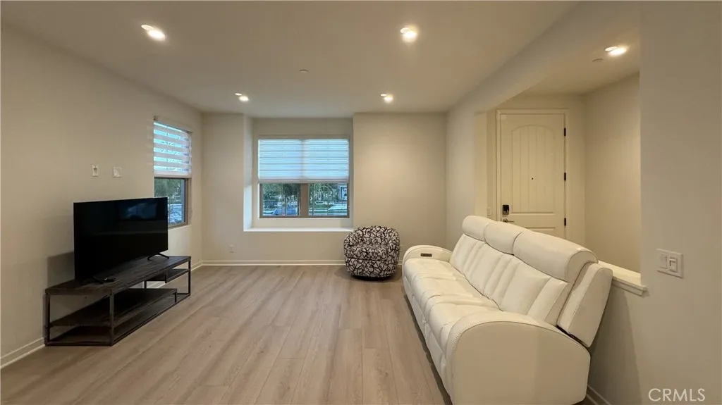 110 Sunnyside, Irvine, California 92618 home-pic-3