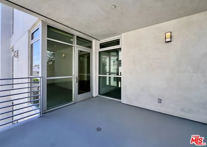 1232 N Kings Road 206, West Hollywood, California 90069