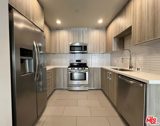 1232 N Kings Road 206, West Hollywood, California 90069