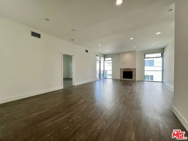 1232 N Kings Road 206, West Hollywood, California 90069