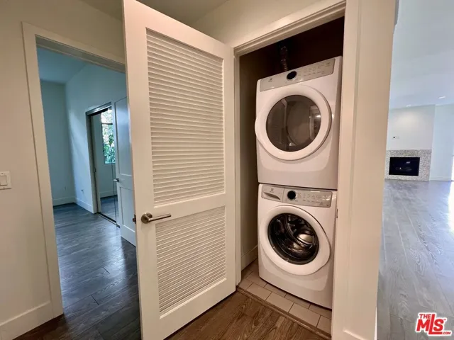 1232 N Kings Road 206, West Hollywood, California 90069