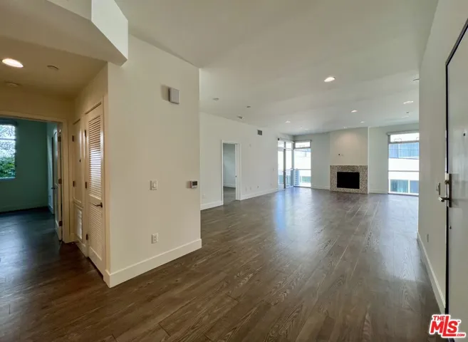 1232 N Kings Road 206, West Hollywood, California 90069