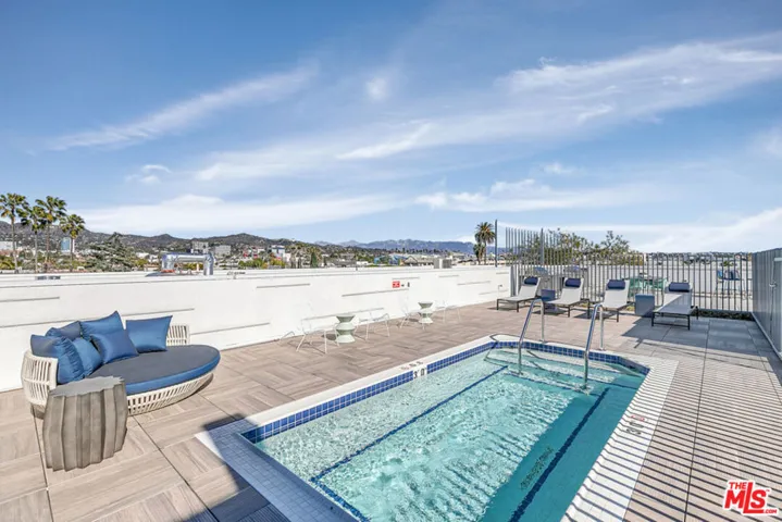 5801 Camerford Avenue Ph5, Los Angeles, California 90038
