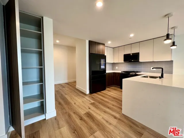 5801 Camerford Avenue Ph5, Los Angeles, California 90038