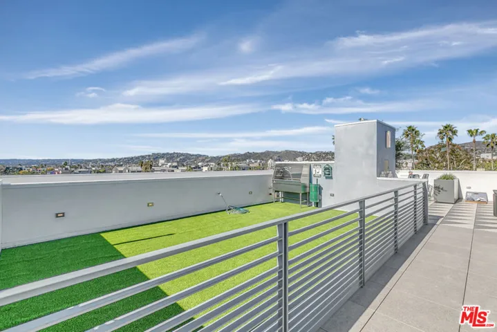 5801 Camerford Avenue Ph5, Los Angeles, California 90038
