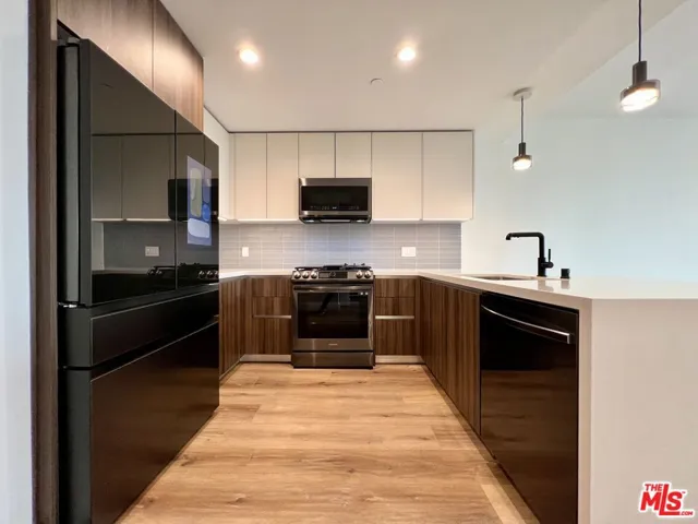 5801 Camerford Avenue Ph5, Los Angeles, California 90038