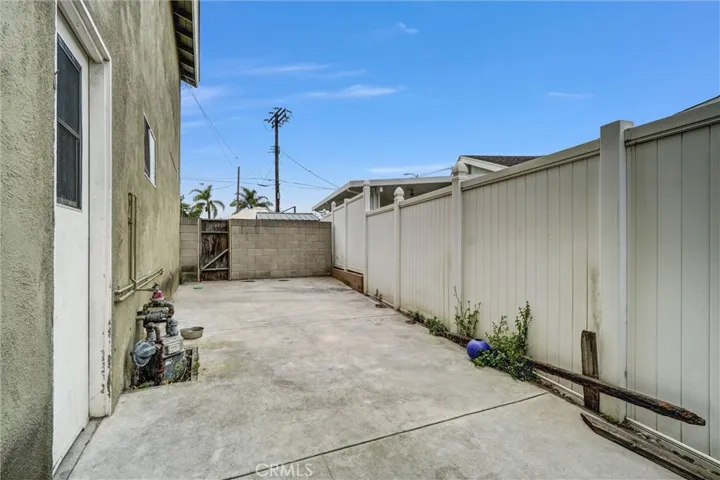 Right Side Entrance-To Pool from garage
