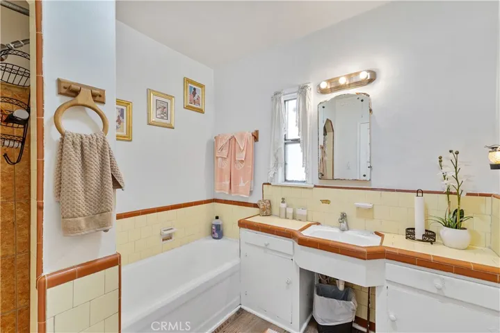 930 E 89th Street, Los Angeles, California 90002