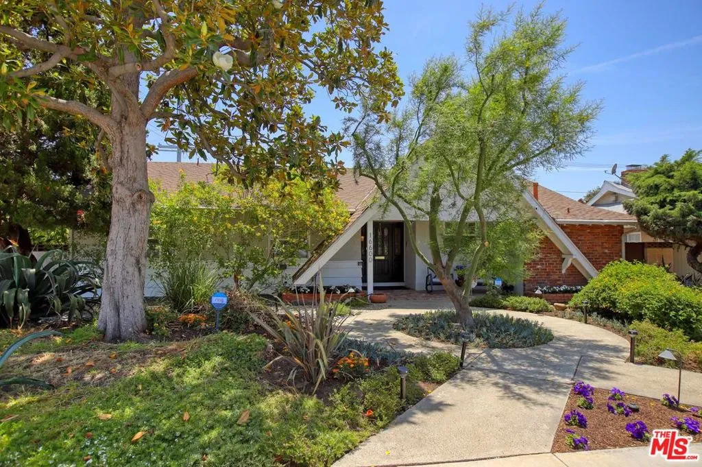 16600 Nordhoff Street, North Hills, California 91343, 4 Bedrooms Bedrooms, ,2 BathroomsBathrooms,Residential,For Sale,Nordhoff,25543443
