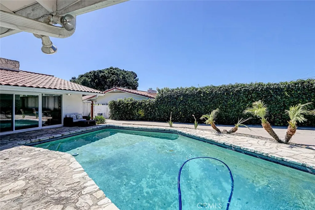 2552 Palos Verdes Drive W, Palos Verdes Estates, California 90274 home-pic-26