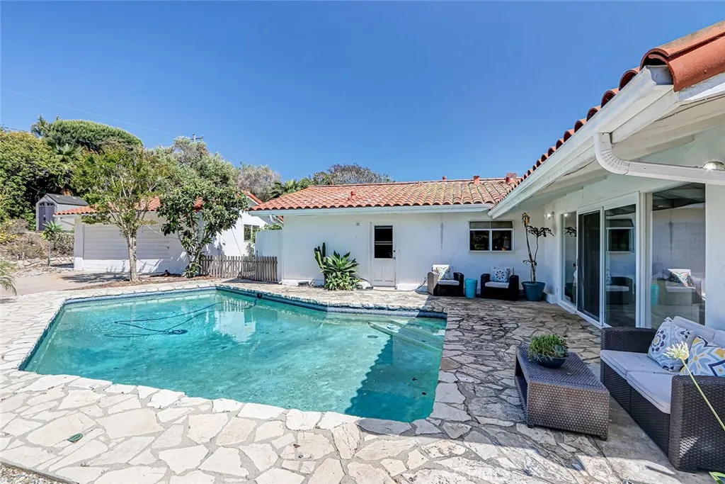 2552 Palos Verdes Drive W, Palos Verdes Estates, California 90274 home-pic-24