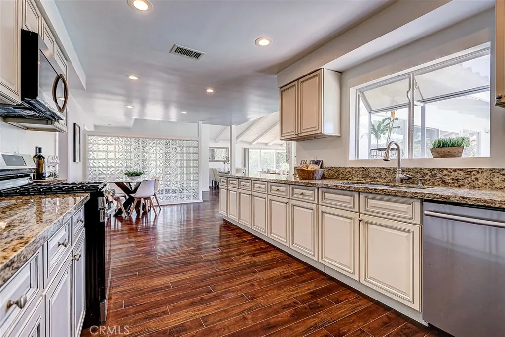 2552 Palos Verdes Drive W, Palos Verdes Estates, California 90274 home-pic-14