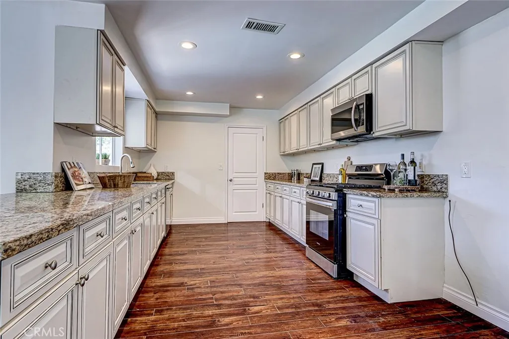 2552 Palos Verdes Drive W, Palos Verdes Estates, California 90274 home-pic-12