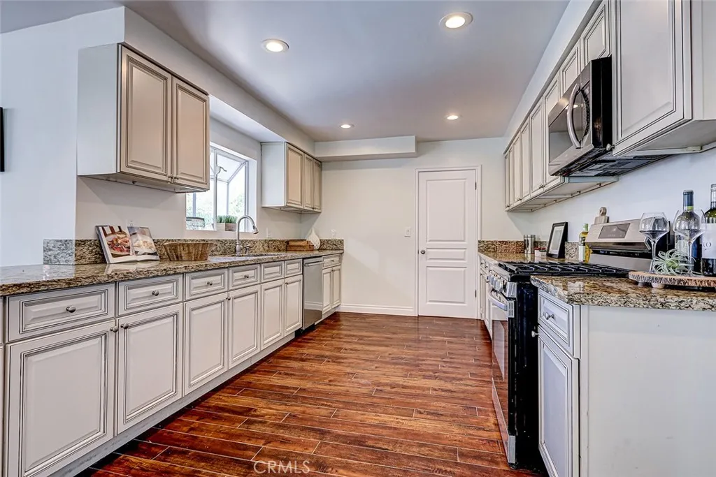 2552 Palos Verdes Drive W, Palos Verdes Estates, California 90274 home-pic-13