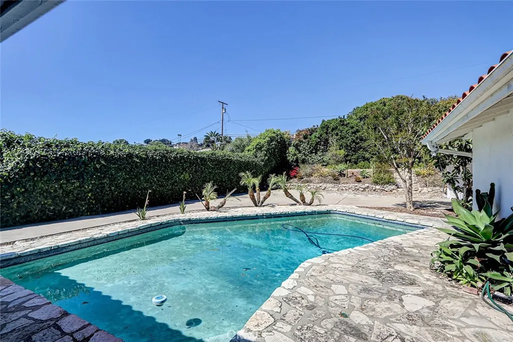 2552 Palos Verdes Drive W, Palos Verdes Estates, California 90274 home-pic-23