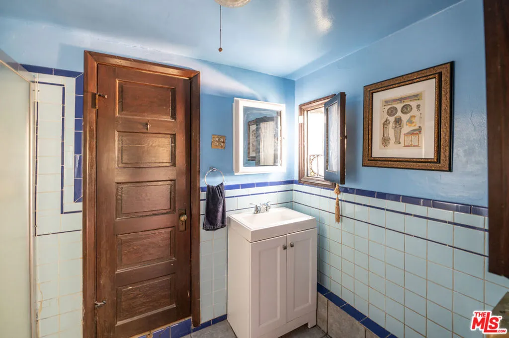 6655 Emmet Terrace, Los Angeles, California 90068 home-pic-42