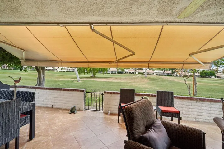 Automatic awning for sun protection