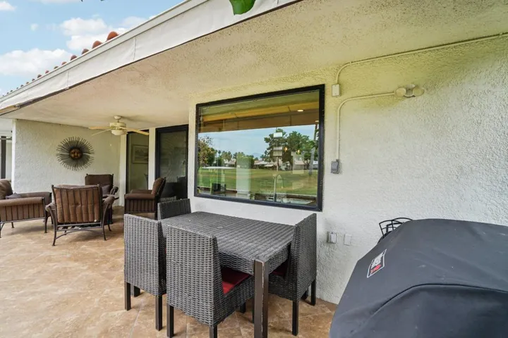 BBQ & dining area on patio