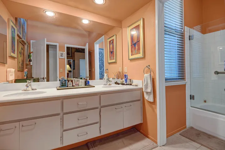 JACK AND JILL BATHROOM.jpg mls