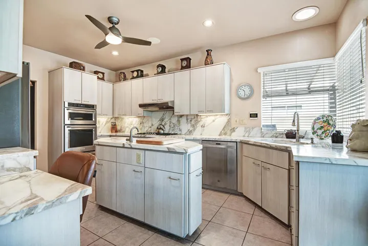 KITCHEN.jpg mls