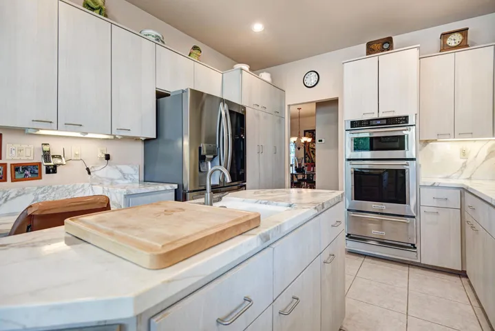 KITCHEN TIGHT.jpg mls