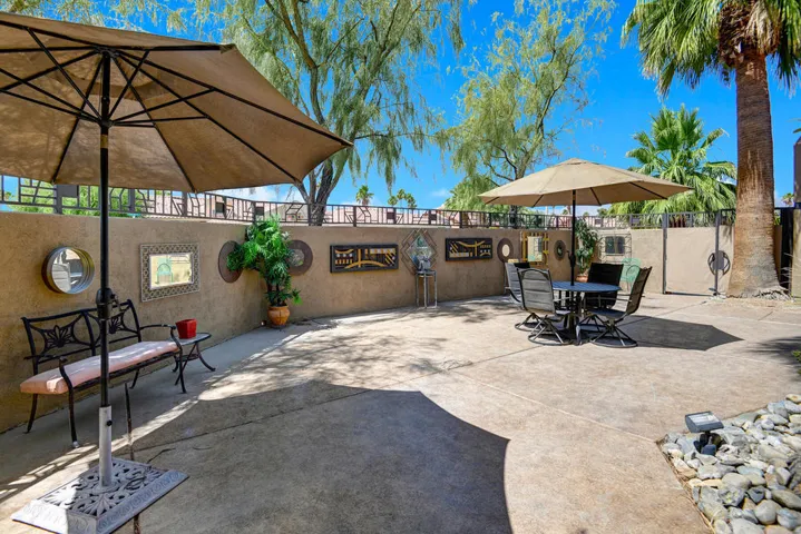 COURT YARD.jpg mls