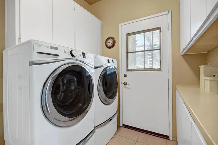 LAUNDRY ROOM.jpg mls