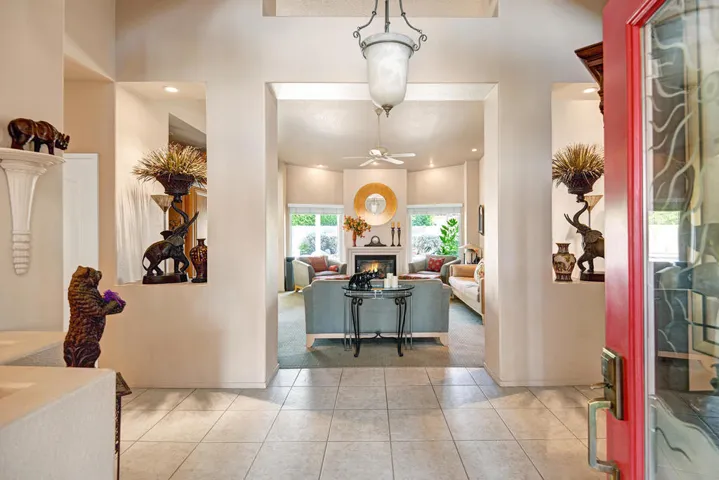 ENTRY WAY.jpg mls