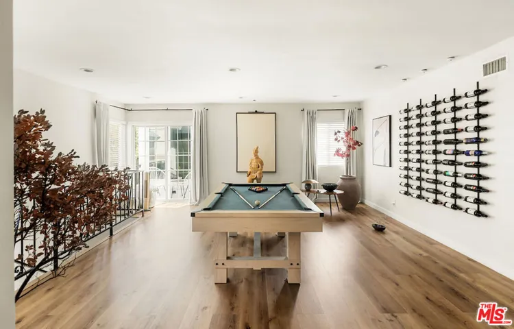 151 S Rexford Drive, Beverly Hills, California 90212