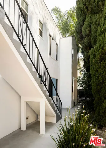 151 S Rexford Drive, Beverly Hills, California 90212
