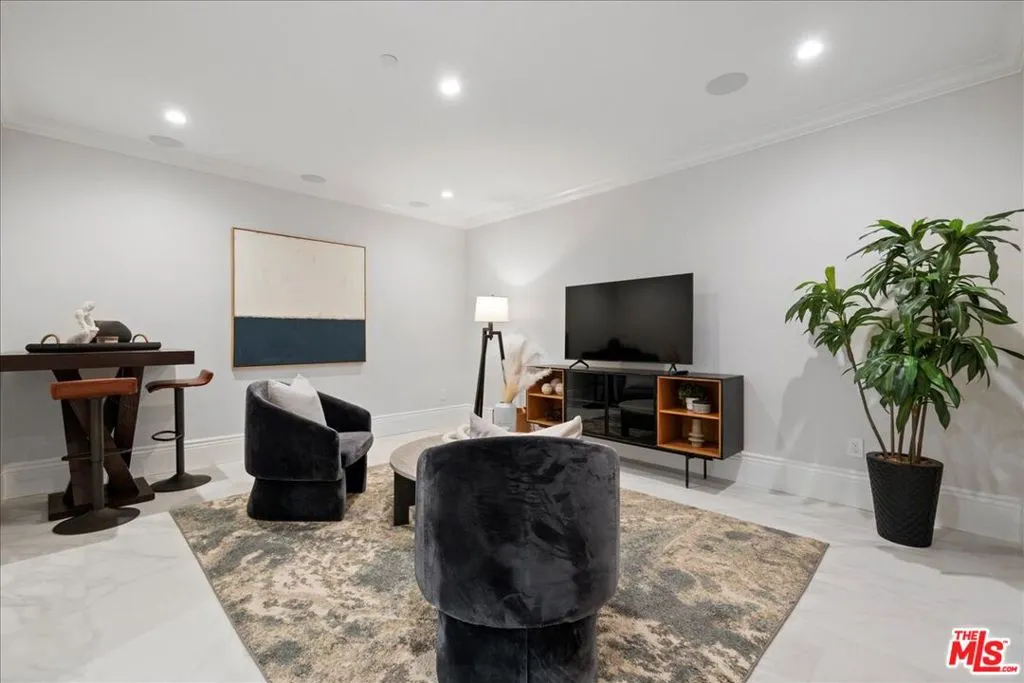 4351 Vanalden Avenue, Tarzana, California 91356 home-pic-31