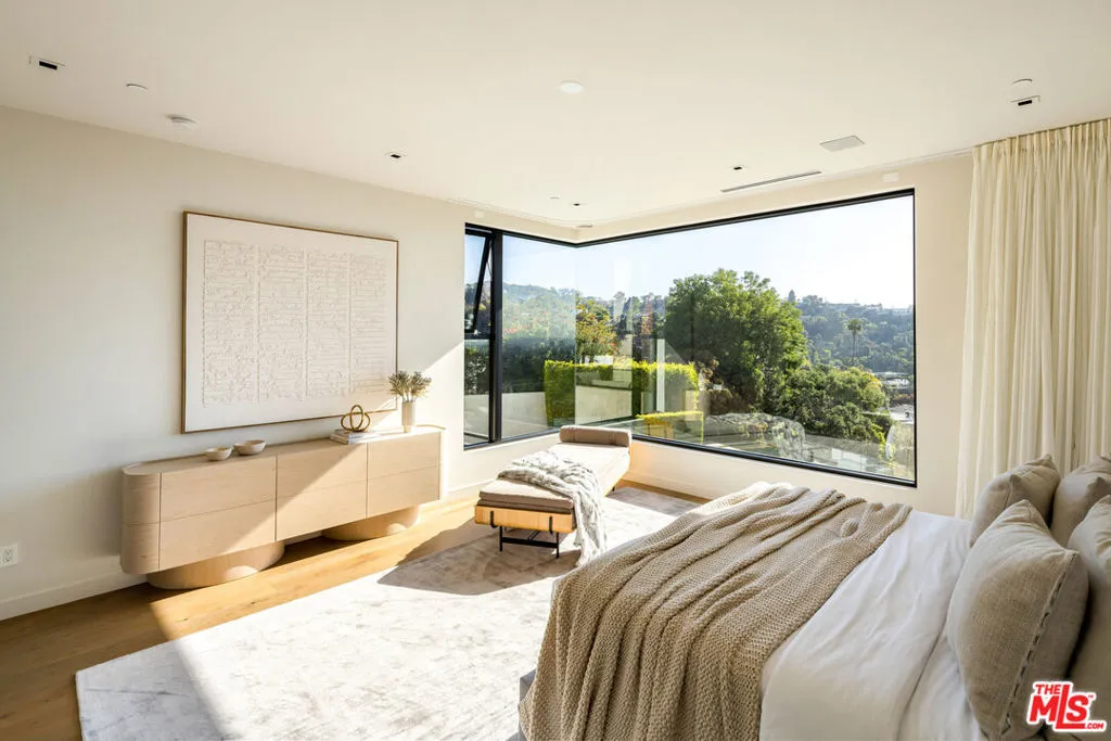 816 Glenmere Way, Los Angeles, California 90049 home-pic-13