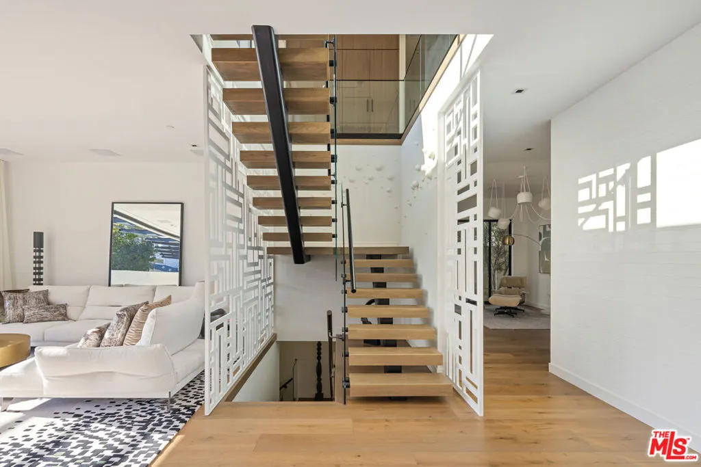 816 Glenmere Way, Los Angeles, California 90049 home-pic-10