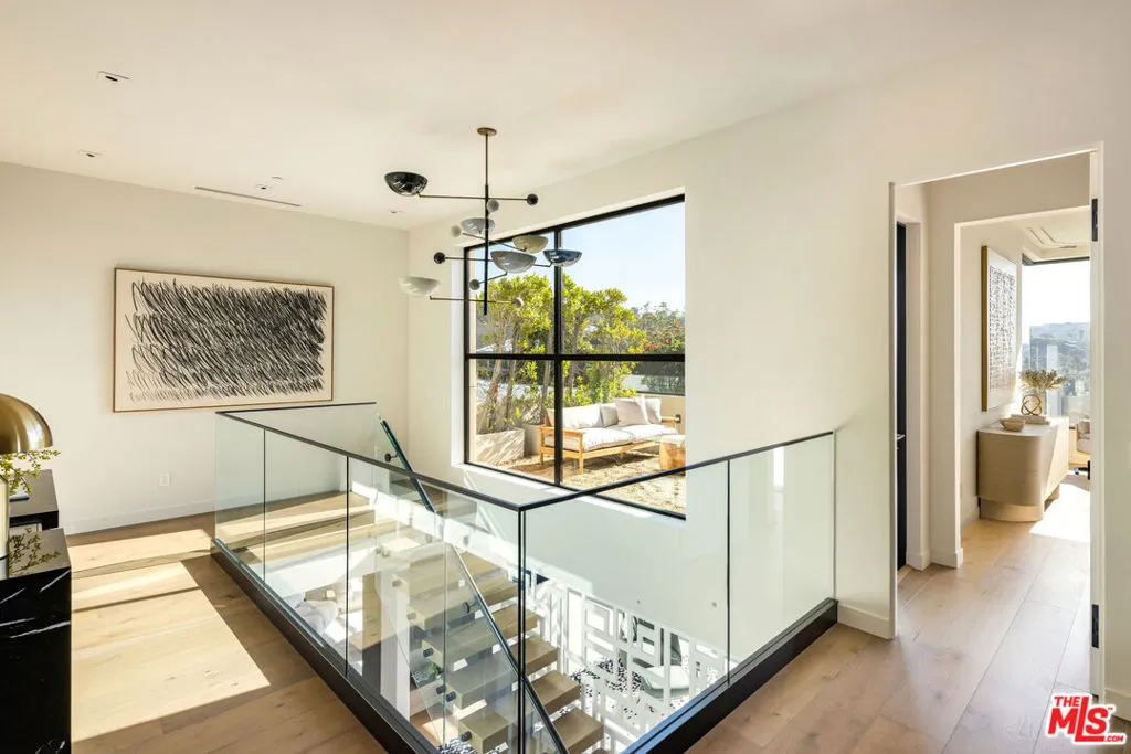 816 Glenmere Way, Los Angeles, California 90049 home-pic-11