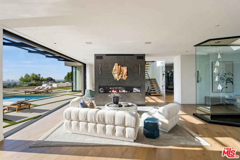 816 Glenmere Way, Los Angeles, California 90049 home-pic-3