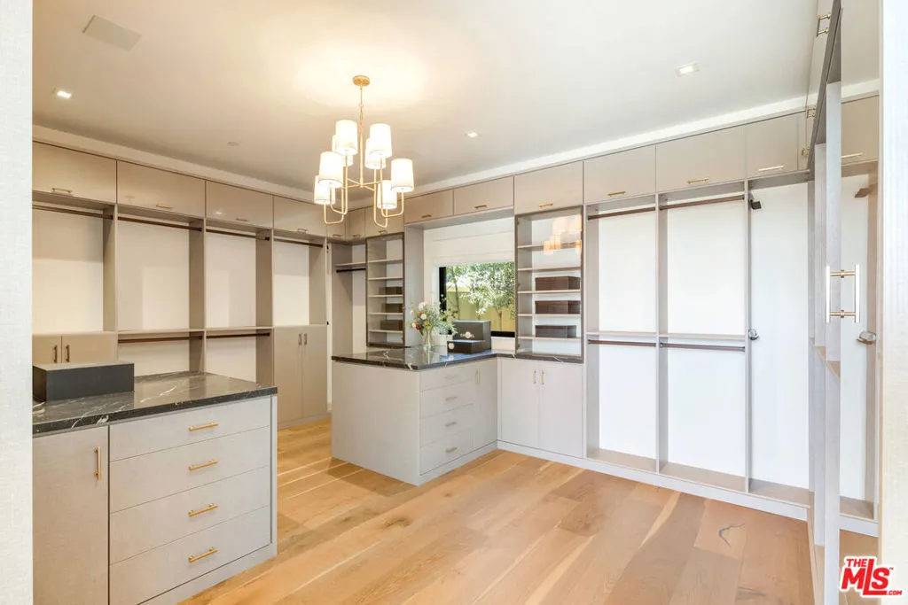 816 Glenmere Way, Los Angeles, California 90049 home-pic-16