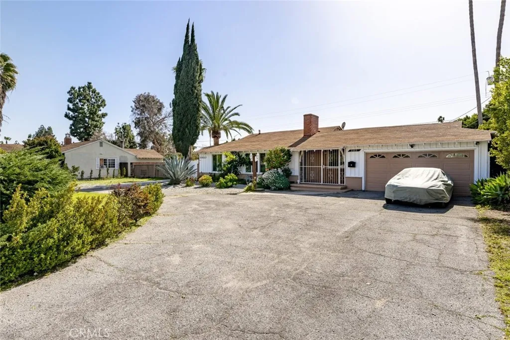 5805 Bucknell Avenue, Valley Village, California 91607 home-pic-1