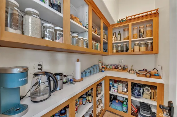 Walk in pantry