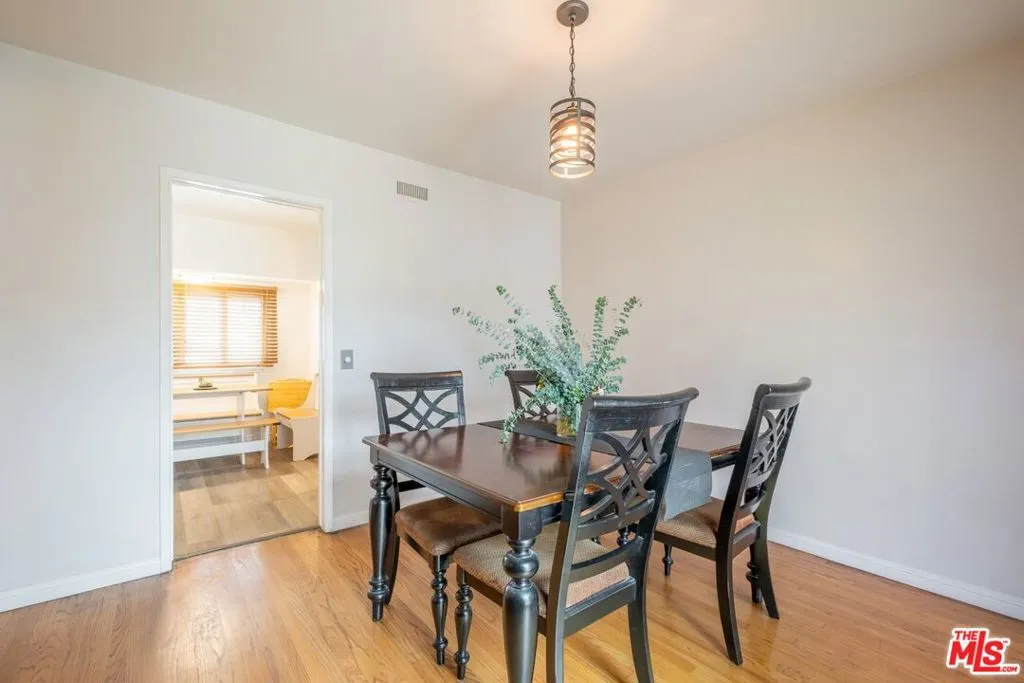 10725 S 8th Avenue, Inglewood, California 90303 home-pic-4