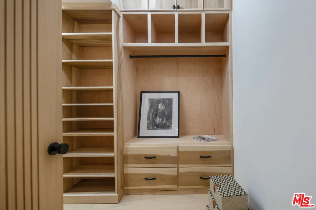 818 N Doheny Drive 205, West Hollywood, California 90069 home-pic-17