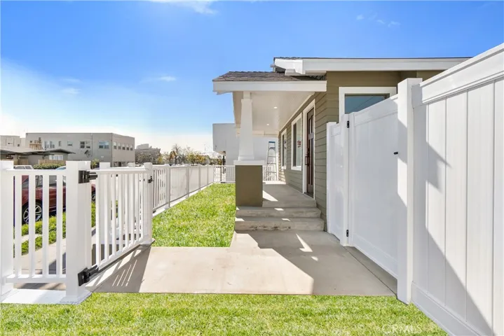 1027 E 10th St, Long Beach, California 90813