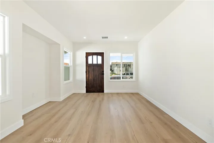 1027 E 10th St, Long Beach, California 90813