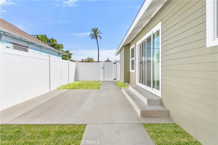 1027 E 10th St, Long Beach, California 90813