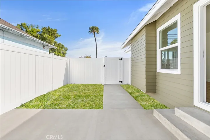 1027 E 10th St, Long Beach, California 90813