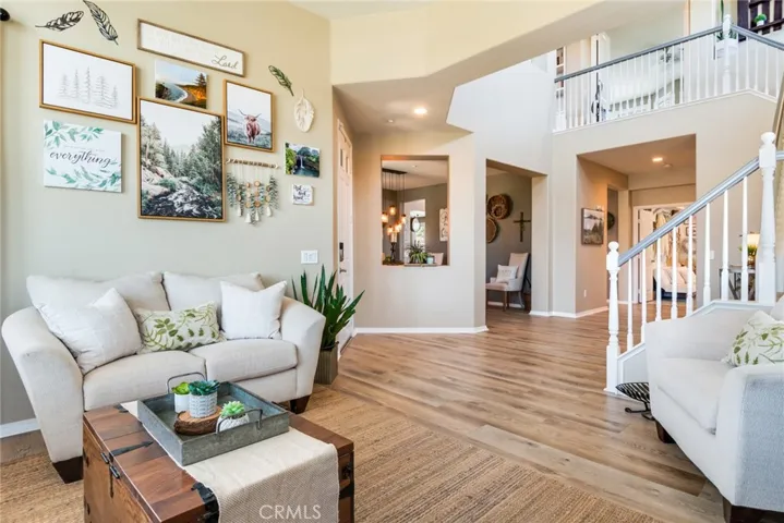 Formal Sitting Area & Entry