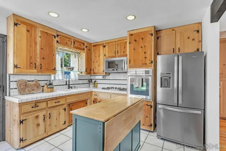 9066 Kay Jay Ln, Lakeside, California 92040