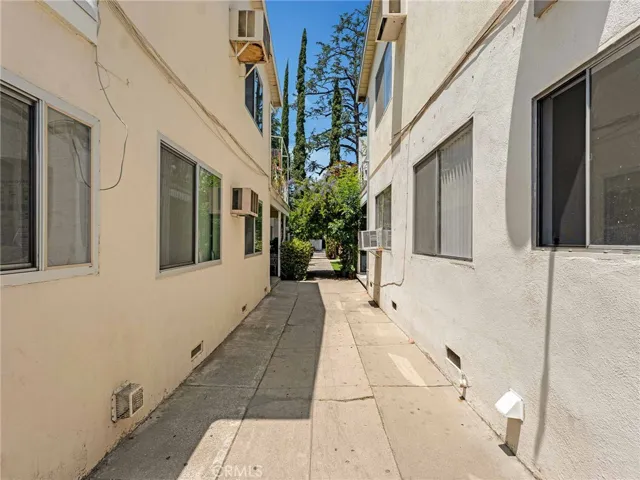 5742 Hazeltine Avenue, Van Nuys, California 91401
