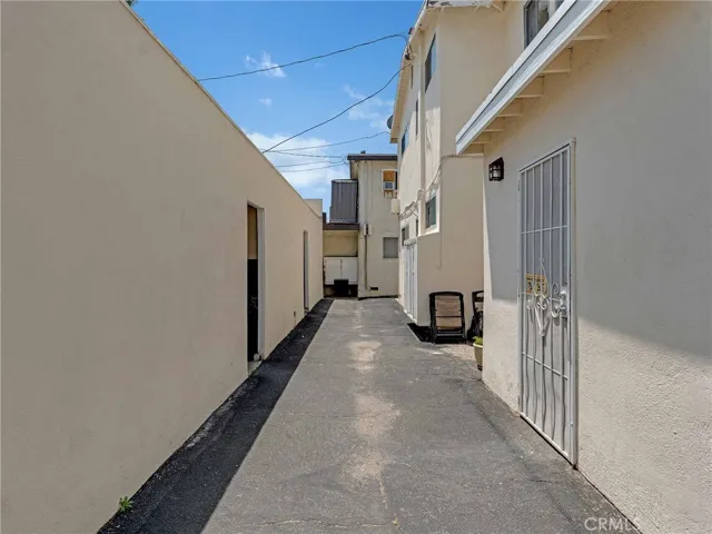 5742 Hazeltine Avenue, Van Nuys, California 91401